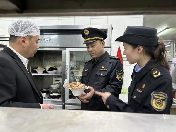 九游会欧洲杯在位于阳坊镇的阳坊告成饭馆内的就餐区-九游会j9·游戏「中国」官方网站